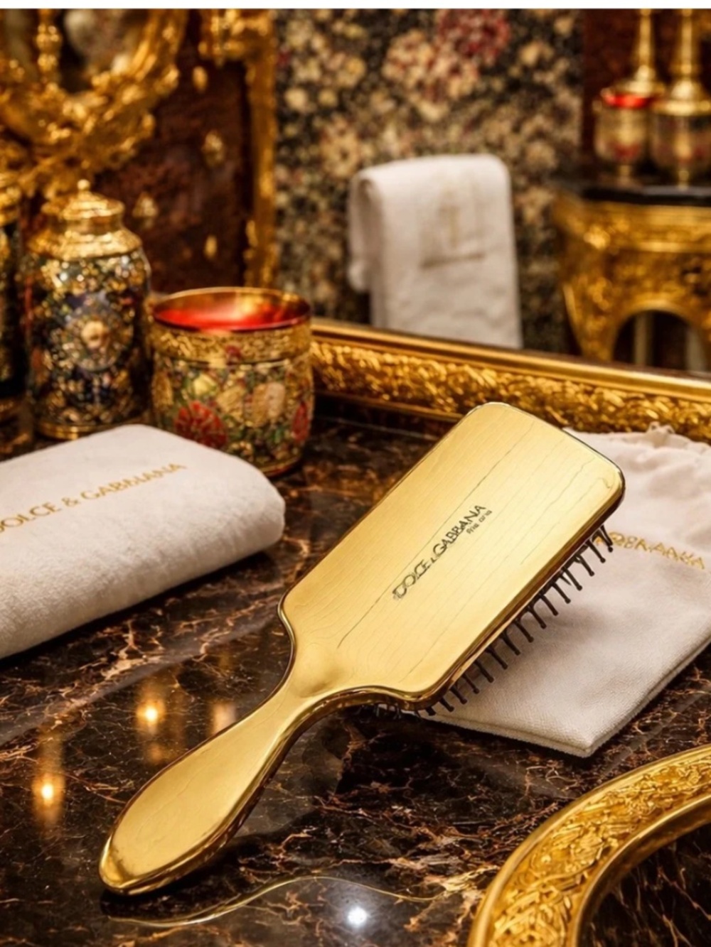 Dolce & Gabbana Beauty VIP Gold Paddle Hair Brush GWP